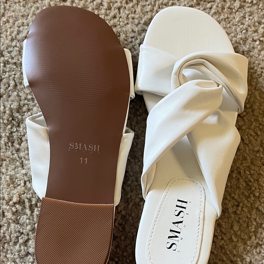 Smash Shoes Women's Elegant White Sandals - Picture 3 of 3